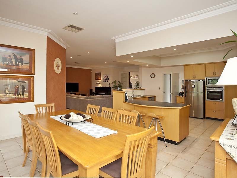 17 Cupello Drive, Swan View WA 6056