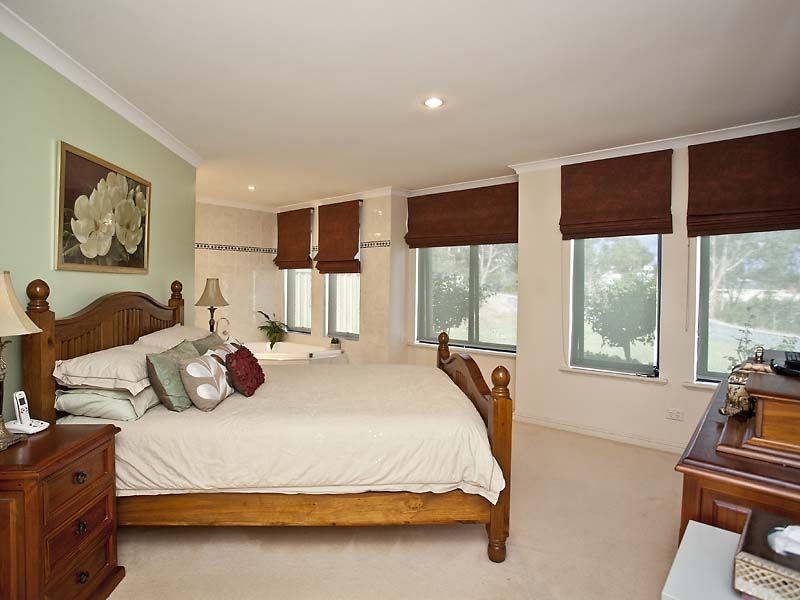 17 Cupello Drive, Swan View WA 6056