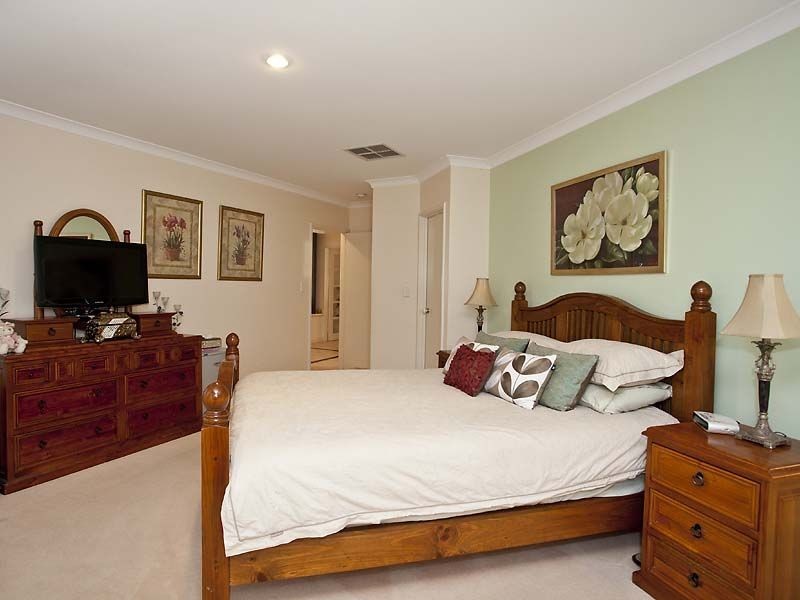 17 Cupello Drive, Swan View WA 6056