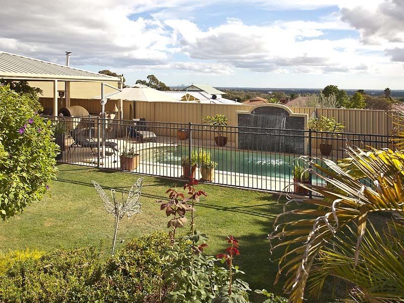 17 Cupello Drive, Swan View WA 6056