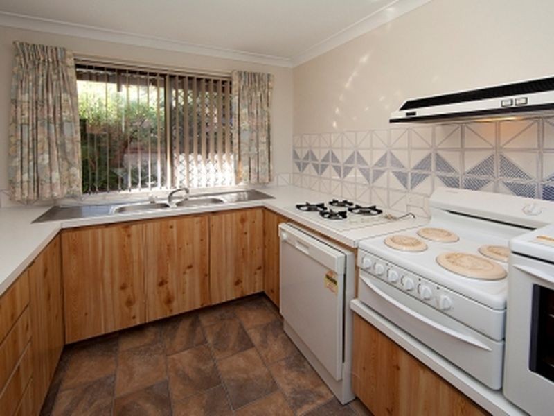 4/8 Shakespeare Road, Kalamunda WA 6076