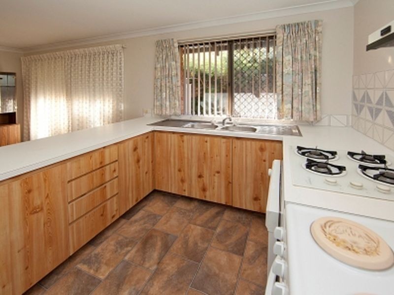 4/8 Shakespeare Road, Kalamunda WA 6076