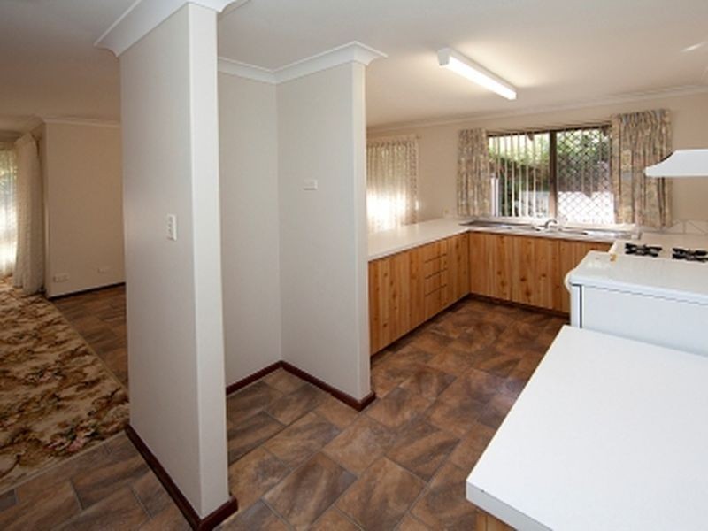 4/8 Shakespeare Road, Kalamunda WA 6076