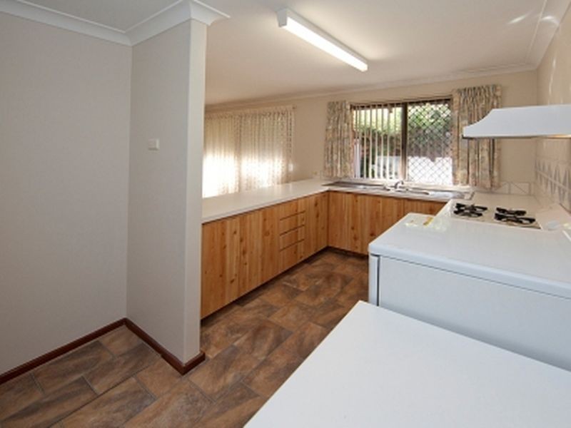 4/8 Shakespeare Road, Kalamunda WA 6076