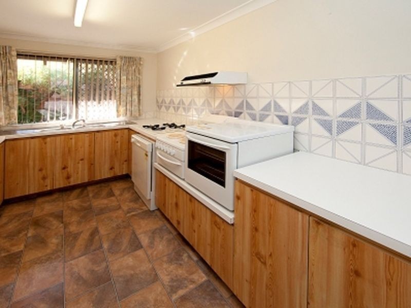 4/8 Shakespeare Road, Kalamunda WA 6076