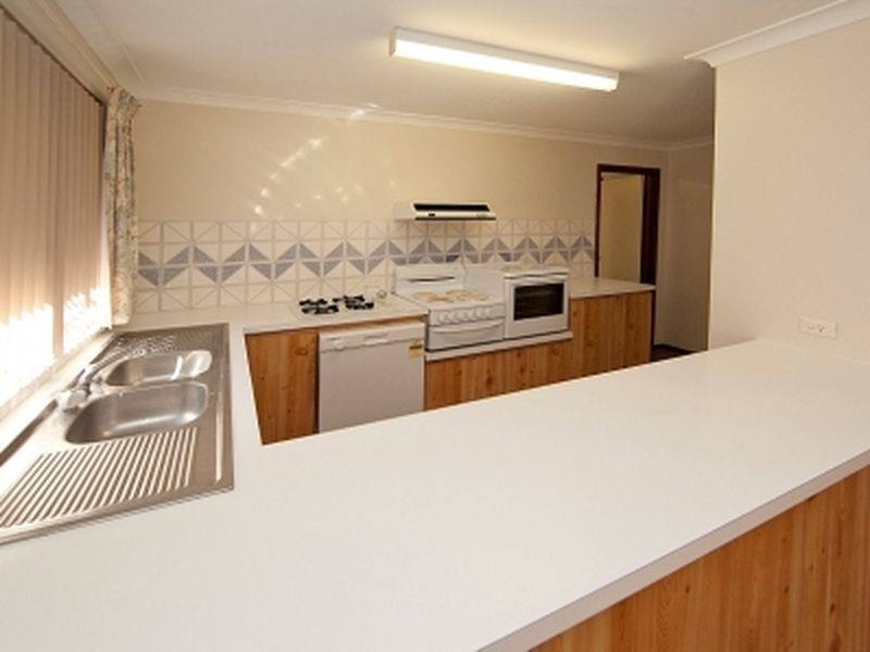 4/8 Shakespeare Road, Kalamunda WA 6076