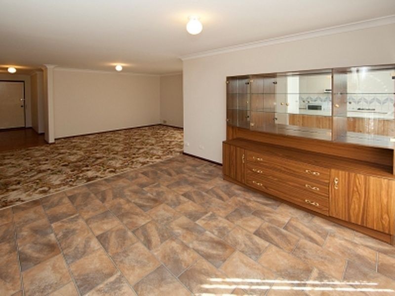 4/8 Shakespeare Road, Kalamunda WA 6076