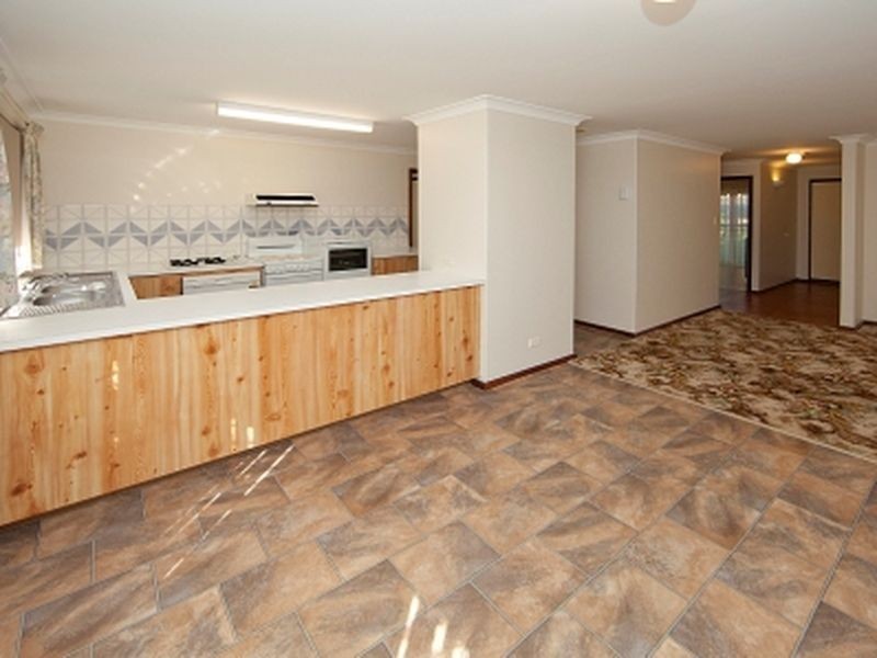 4/8 Shakespeare Road, Kalamunda WA 6076