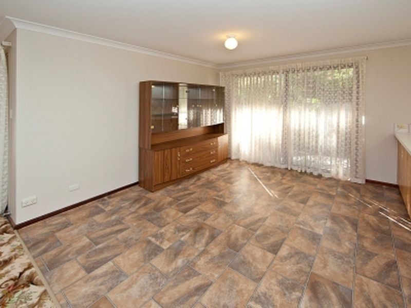 4/8 Shakespeare Road, Kalamunda WA 6076