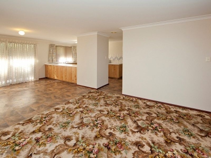 4/8 Shakespeare Road, Kalamunda WA 6076