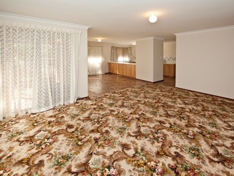 4/8 Shakespeare Road, Kalamunda WA 6076