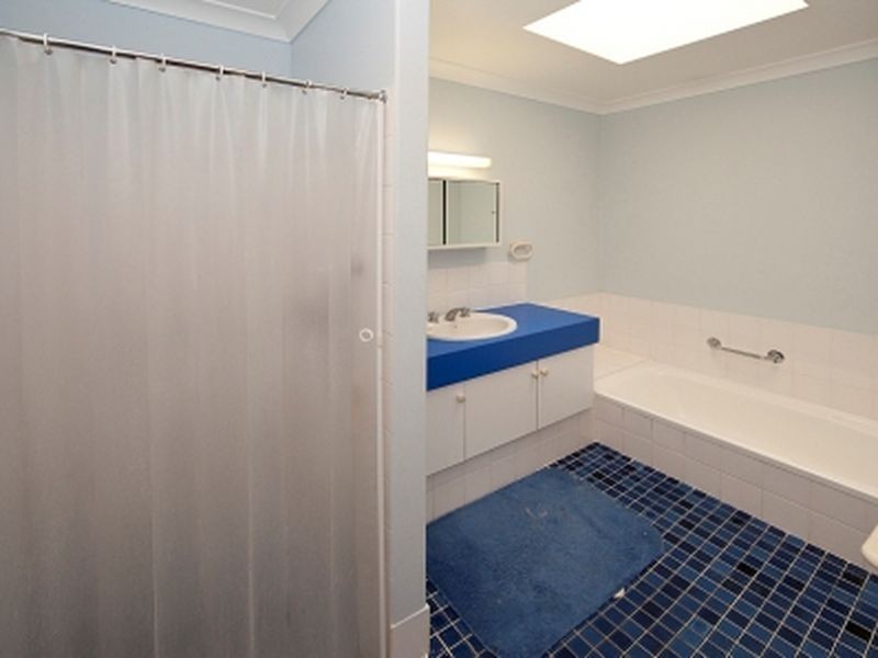 4/8 Shakespeare Road, Kalamunda WA 6076