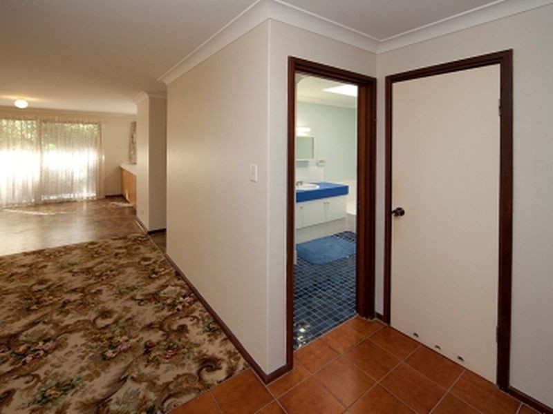 4/8 Shakespeare Road, Kalamunda WA 6076