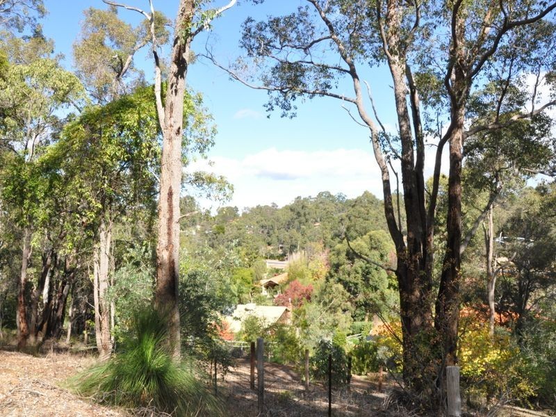 2 Cabarita Road, Kalamunda WA 6076