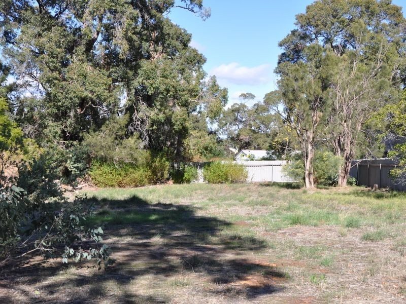 21 Andrew Street, Kalamunda WA 6076