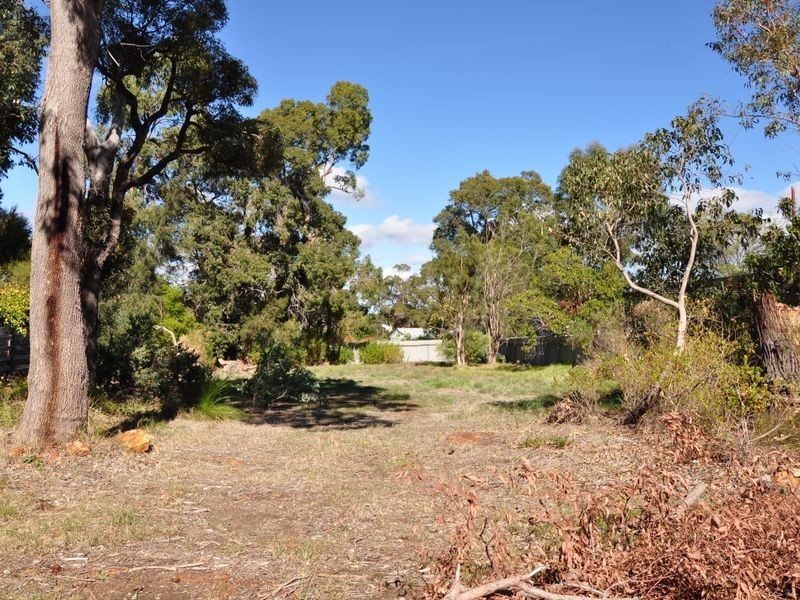 21 Andrew Street, Kalamunda WA 6076