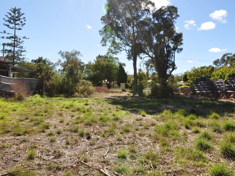 21 Andrew Street, Kalamunda WA 6076