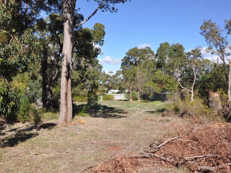 21 Andrew Street, Kalamunda WA 6076