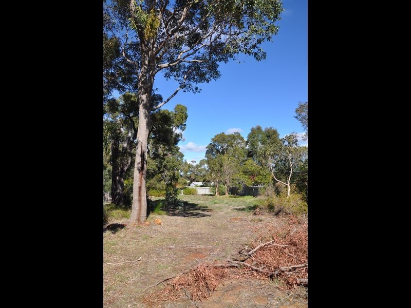 21 Andrew Street, Kalamunda WA 6076