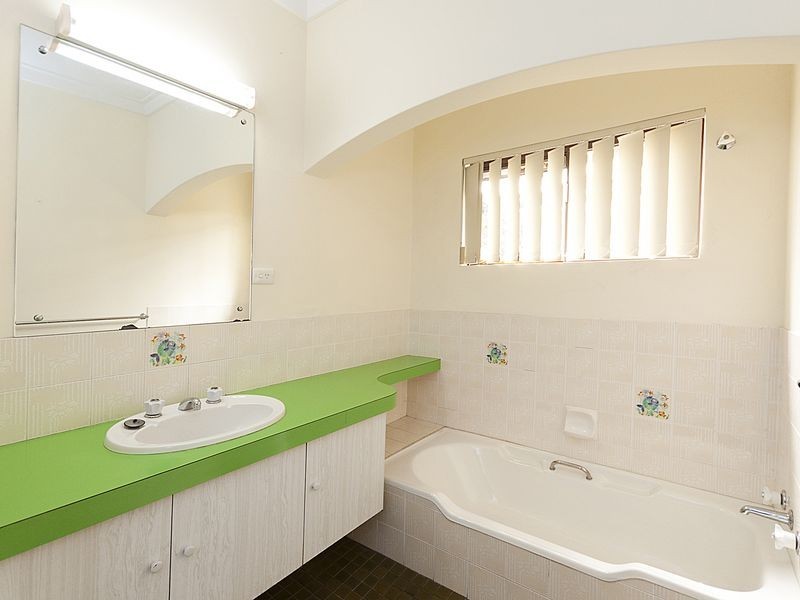 2 The Corkscrew, Gooseberry Hill WA 6076