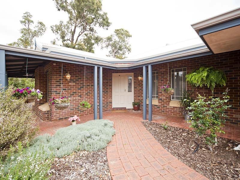 33 Trott Road, Lesmurdie WA 6076