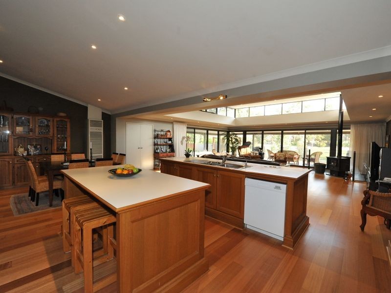 143 Bahen Road, Hacketts Gully WA 6076