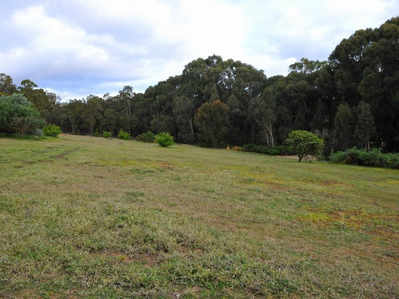 143 Bahen Road, Hacketts Gully WA 6076