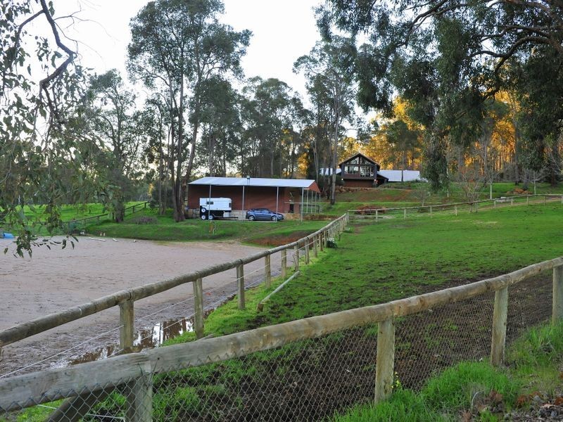 300 Aldersyde Road, Bickley WA 6076