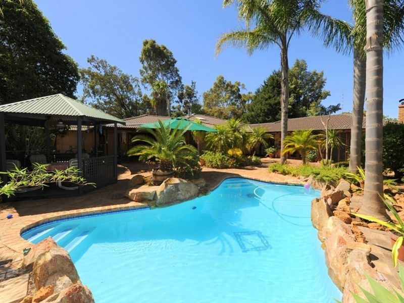 27 Ryan Way, Lesmurdie WA 6076