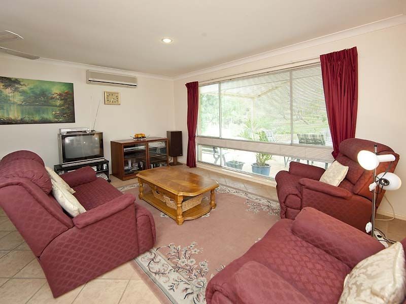 6 Flora Terrace, Lesmurdie WA 6076