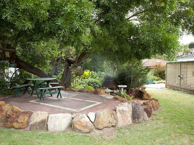 6 Flora Terrace, Lesmurdie WA 6076