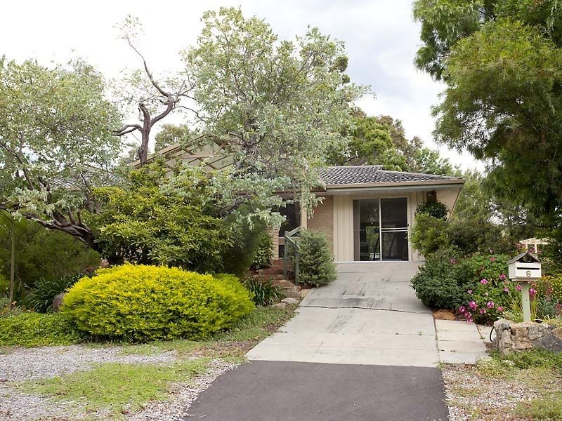 6 Flora Terrace, Lesmurdie WA 6076