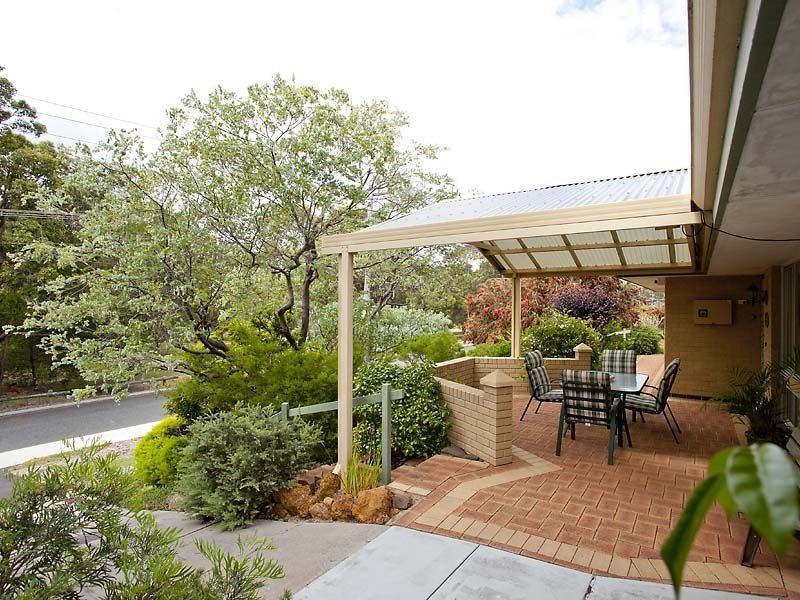 6 Flora Terrace, Lesmurdie WA 6076