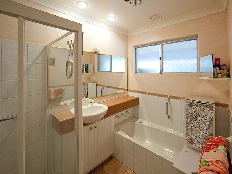 6 Flora Terrace, Lesmurdie WA 6076