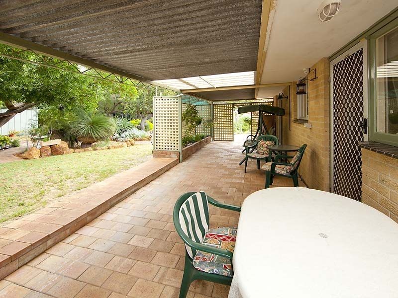 6 Flora Terrace, Lesmurdie WA 6076