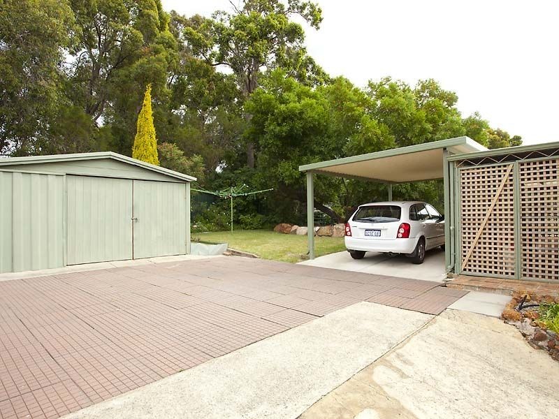 6 Flora Terrace, Lesmurdie WA 6076