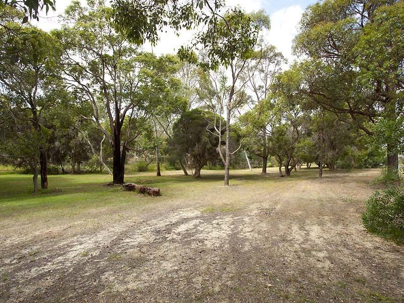 6 Flora Terrace, Lesmurdie WA 6076