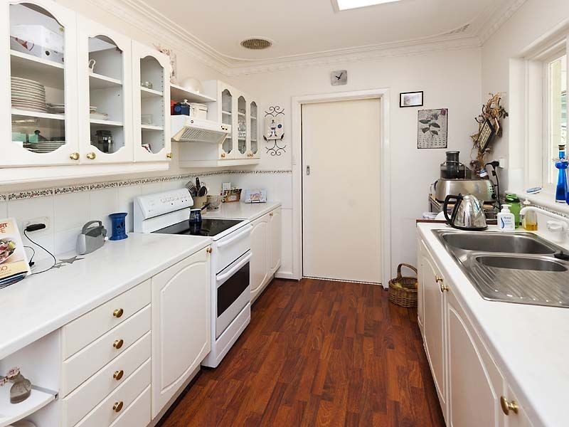 37 Benbullen Road, Kalamunda WA 6076