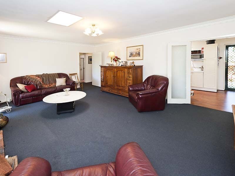 37 Benbullen Road, Kalamunda WA 6076