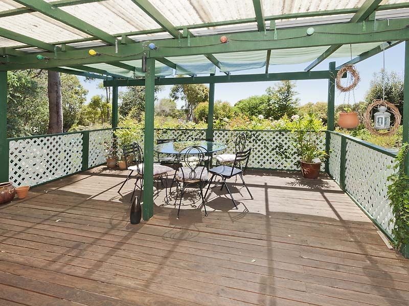 37 Benbullen Road, Kalamunda WA 6076