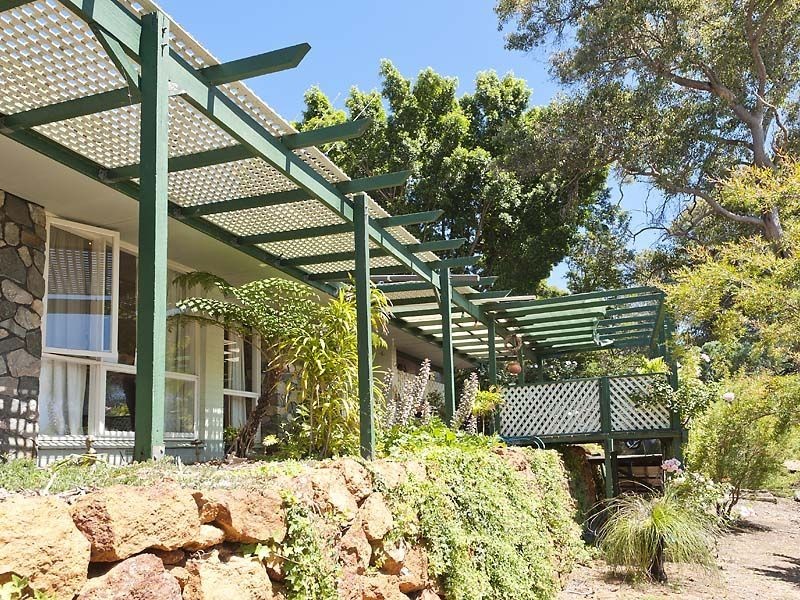 37 Benbullen Road, Kalamunda WA 6076