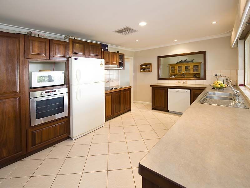 27 George Road, Lesmurdie WA 6076
