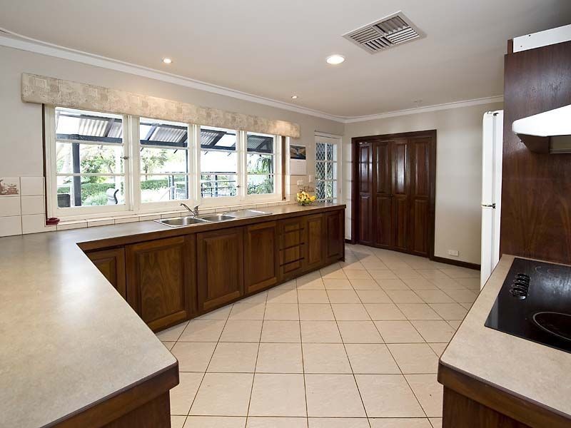 27 George Road, Lesmurdie WA 6076