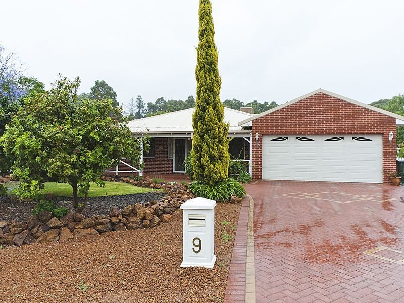 9 Logie Vale, Lesmurdie WA 6076