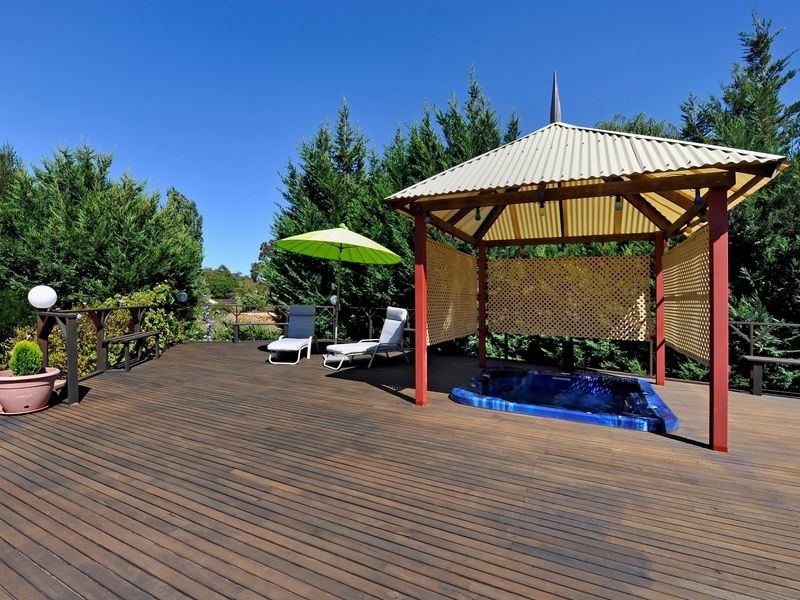 9 Logie Vale, Lesmurdie WA 6076