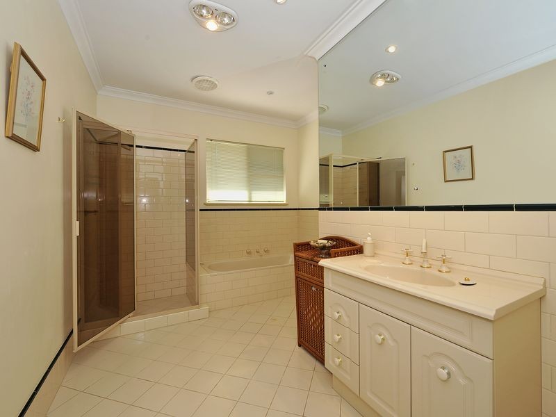 9 Logie Vale, Lesmurdie WA 6076