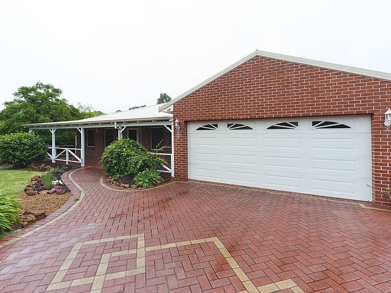 9 Logie Vale, Lesmurdie WA 6076