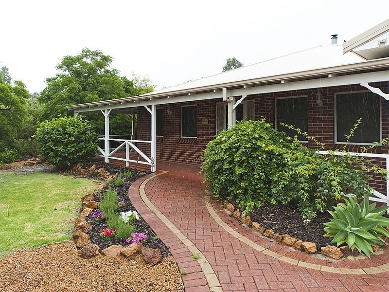 9 Logie Vale, Lesmurdie WA 6076