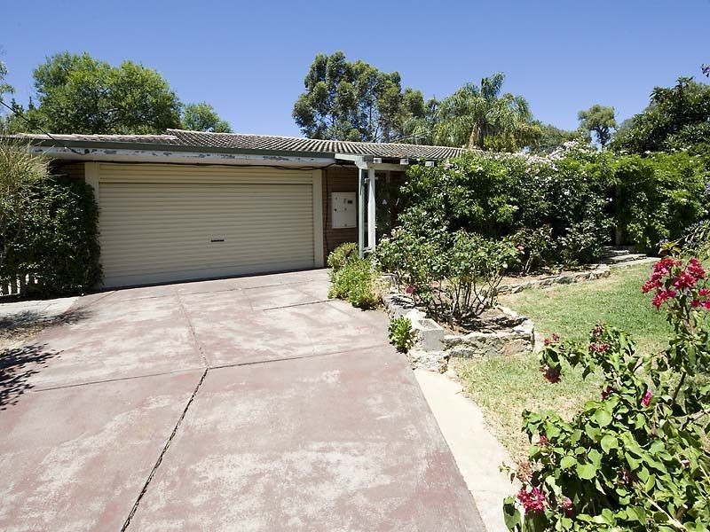 8 Karralika Avenue, Lesmurdie WA 6076