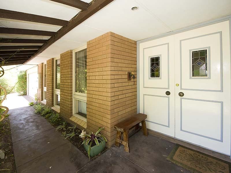8 Karralika Avenue, Lesmurdie WA 6076